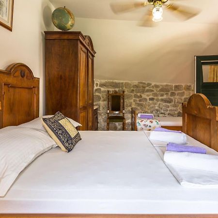 Villa Mini stone house Omiš Esterno foto