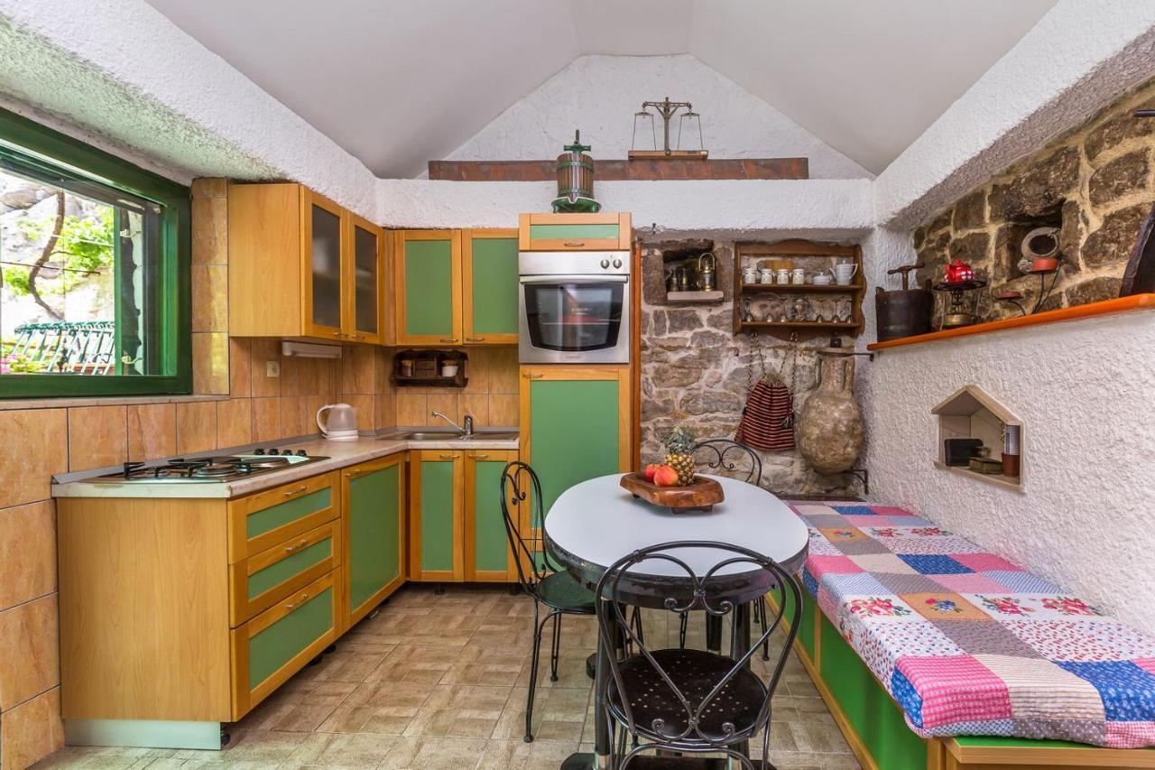 Villa Mini stone house Omiš Esterno foto